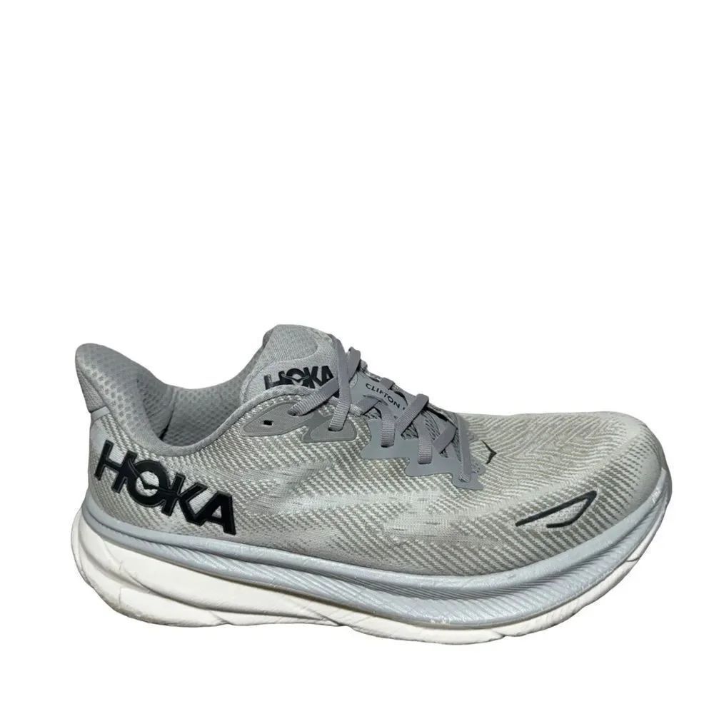 Hoka Clifton 9 wide Men's Light Gray Athletic Shoes size 10.5 2E